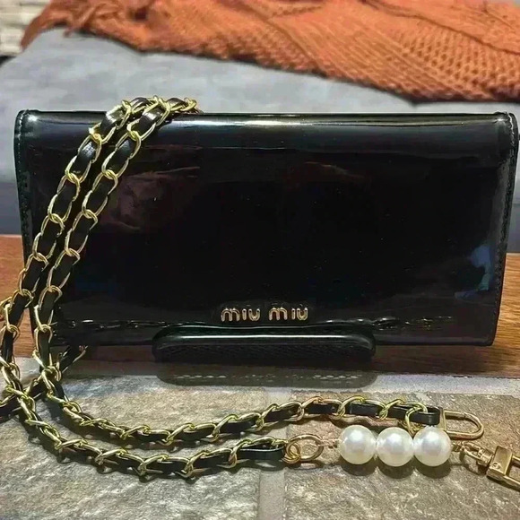 Miu Miu Black Patent Leather Long Wallet - Picture 2 of 13